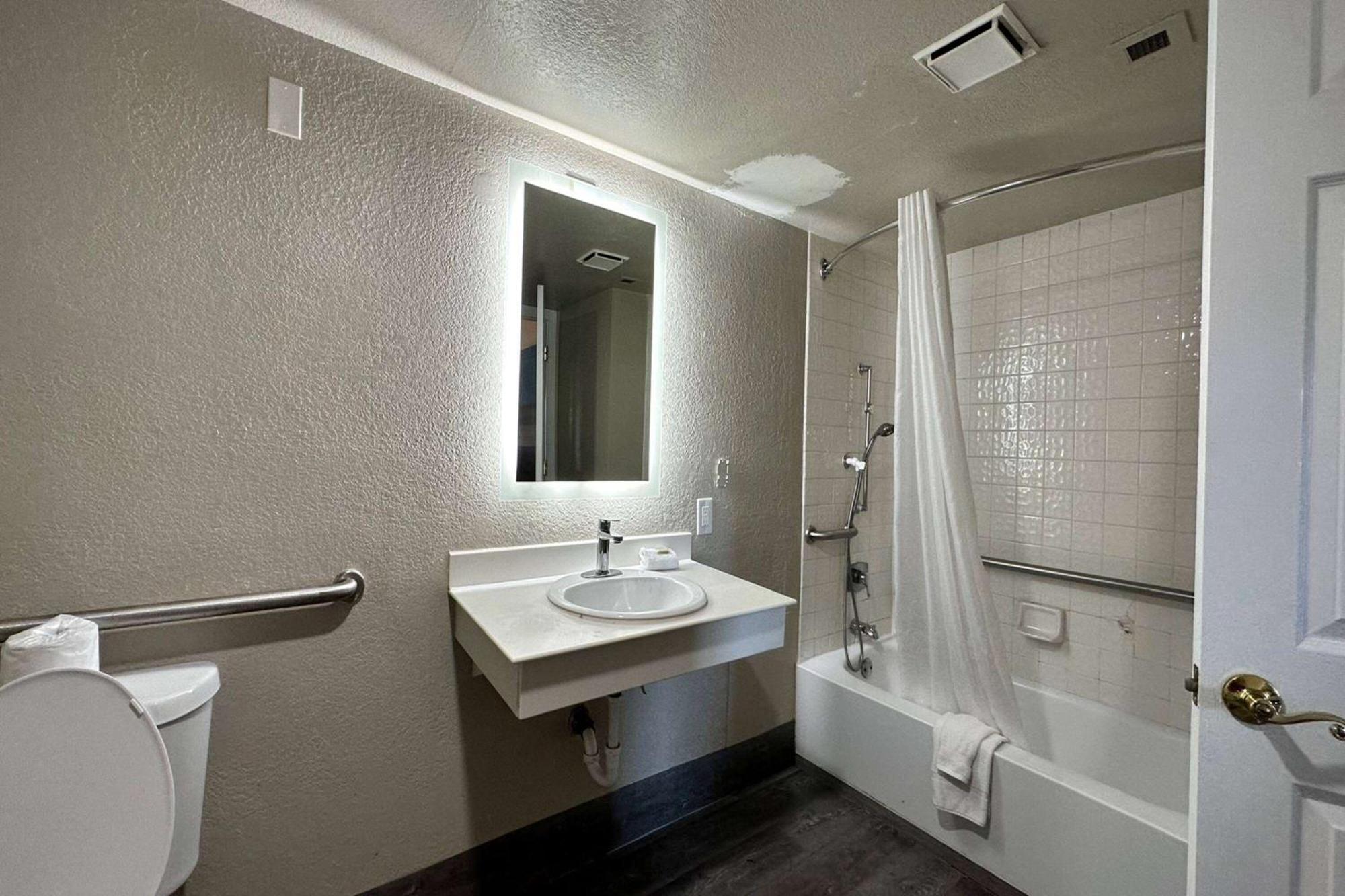 Days Inn By Wyndham San Diego Vista Esterno foto